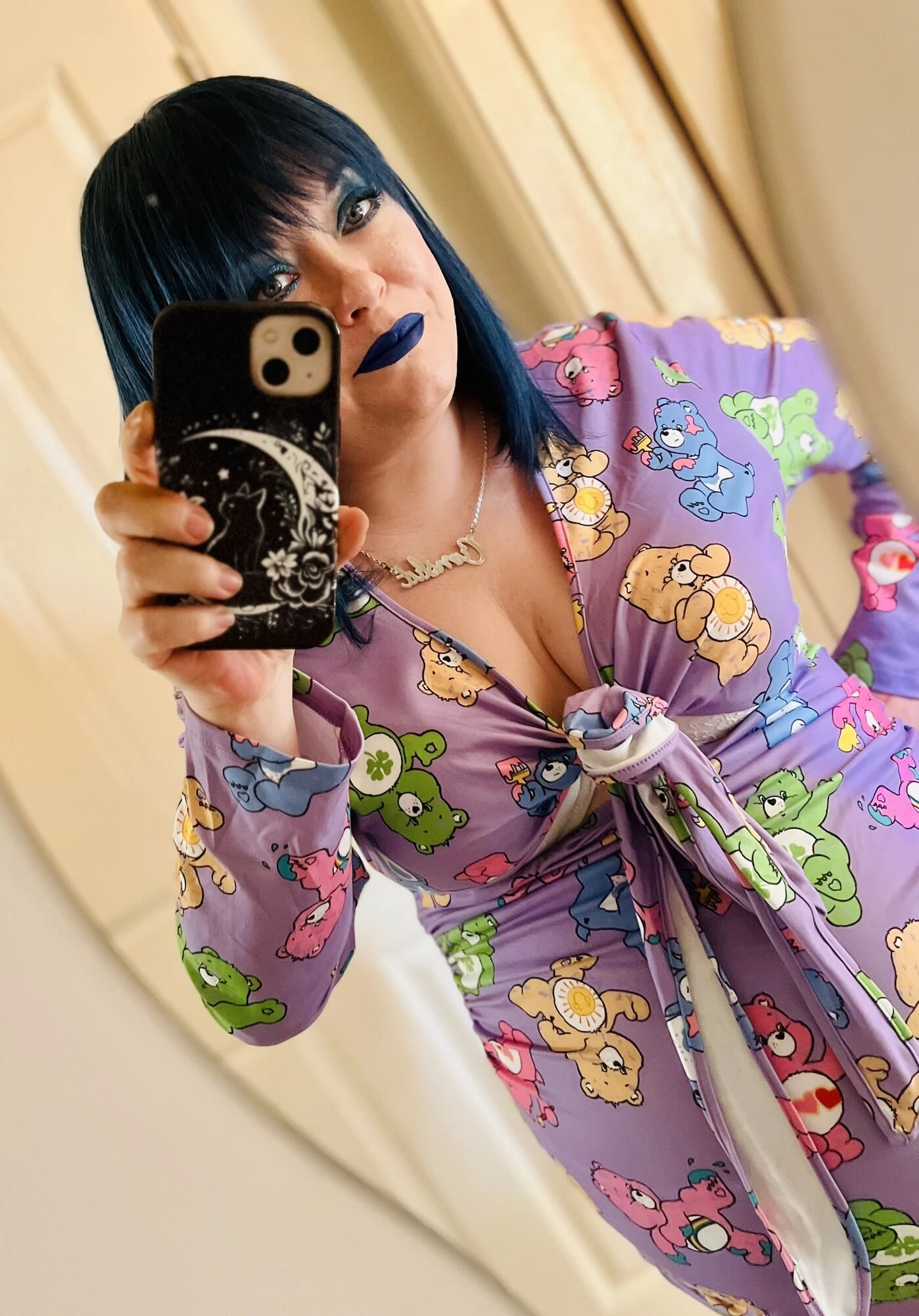 Tina Snua Selfies